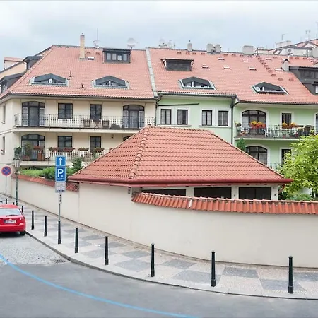 Apartment Romantic Near River